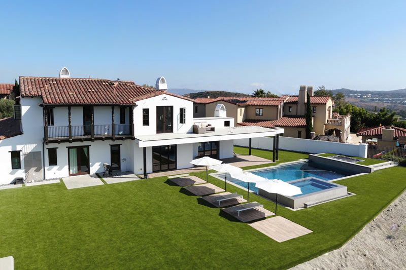 artificial turf care, synthetic lawn maintenance, landscaping tips, sunny climate maintenance, artificial grass upkeep